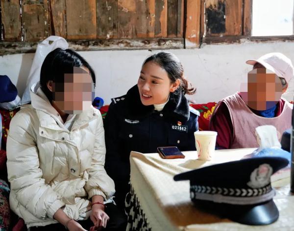 警中“铁娘子” 让“枫”警铿锵绽放