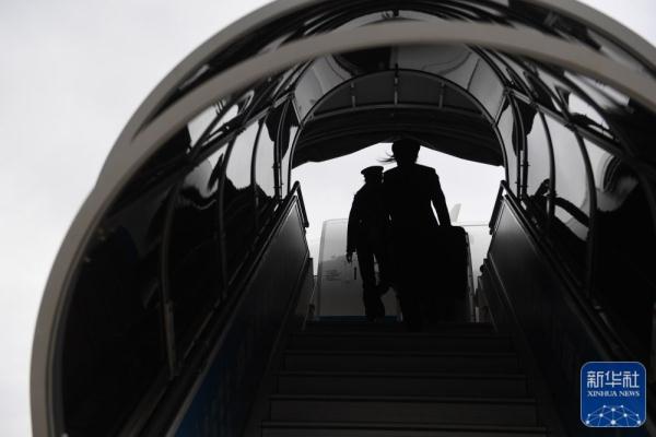 新华全媒＋丨冲上云霄吧！蓝天并蒂花