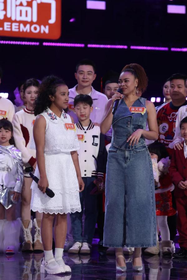 “耙耳朵”搭子致敬女性  陈小春李承铉《我想和你唱》献歌妇女节