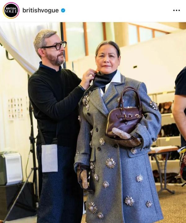 广西70岁退休阿姨受邀在巴黎时装周走秀 广西70岁退休阿姨受邀在巴黎时装周走秀