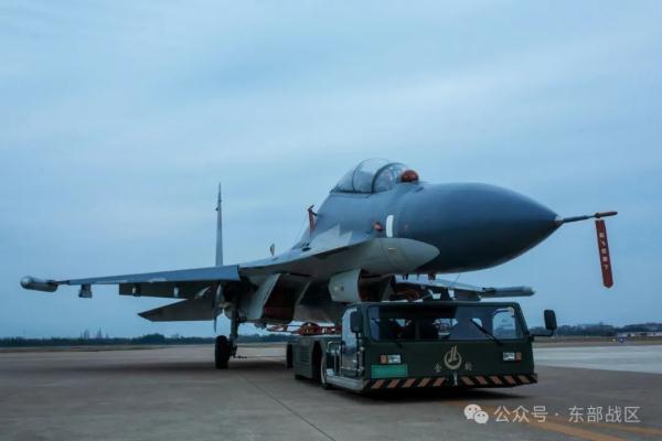 战机轰鸣！空军航空兵某旅开展夜间实战化训练