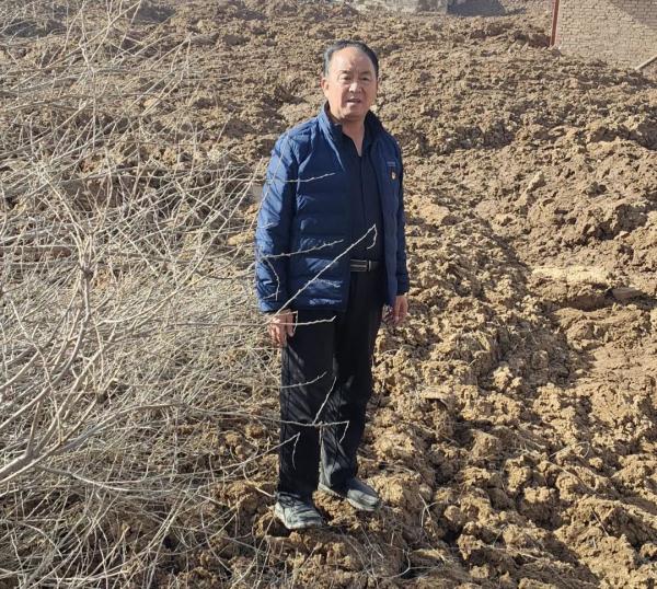 会上，这位人大代表突然拿出两张设计图！