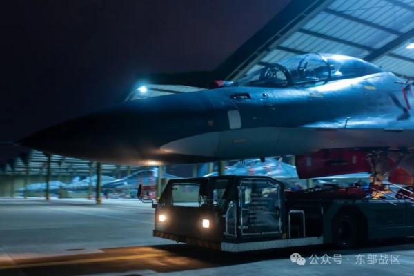 战机轰鸣！空军航空兵某旅开展夜间实战化训练