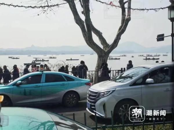 今天，西湖边是这样！已进入旺季，出行记得这件事