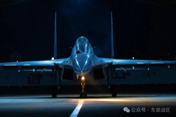 战机轰鸣！空军航空兵某旅开展夜间实战化训练