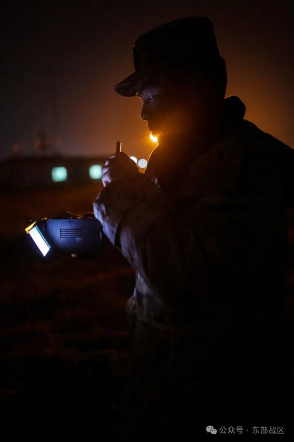 战机轰鸣！空军航空兵某旅开展夜间实战化训练