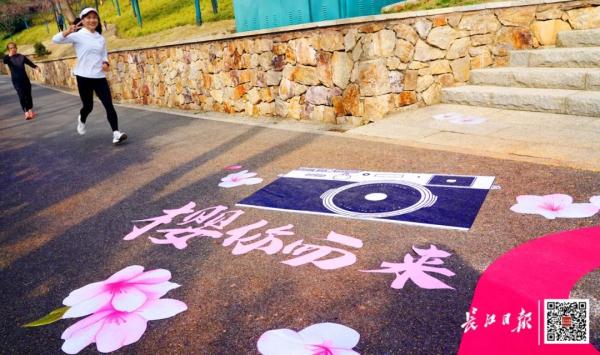 这一幕刷屏了！今天武汉人都在发朋友圈……