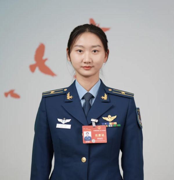 全国两会上空军三代女飞同框太飒了