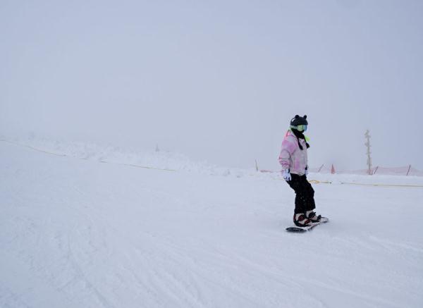 村里来了个女警叫小芳