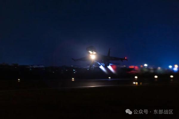 战机轰鸣！空军航空兵某旅开展夜间实战化训练