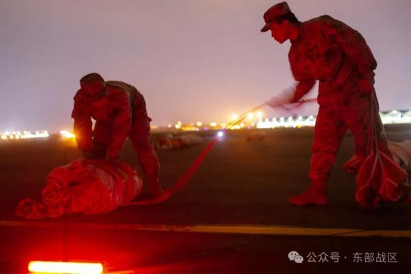 战机轰鸣！空军航空兵某旅开展夜间实战化训练