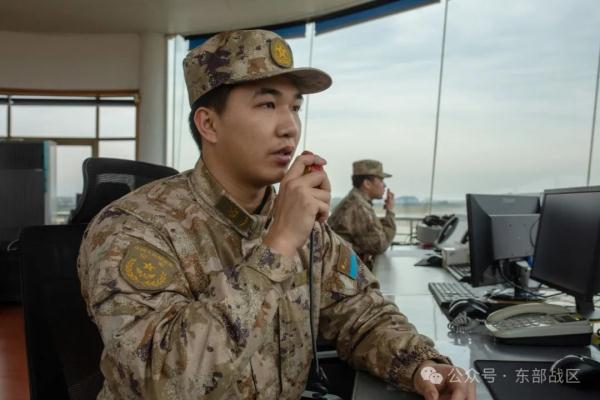 战机轰鸣！空军航空兵某旅开展夜间实战化训练