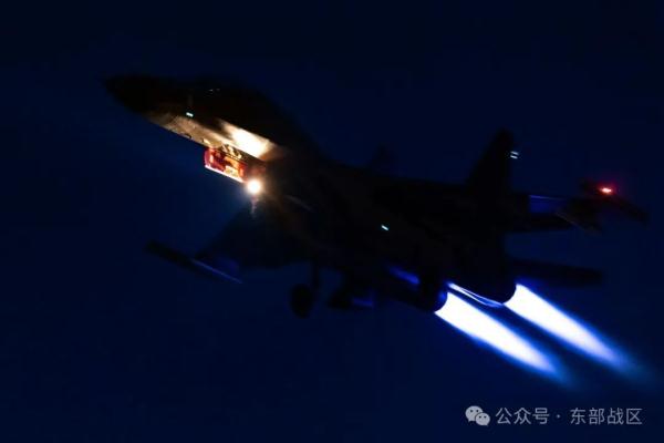 战机轰鸣！空军航空兵某旅开展夜间实战化训练