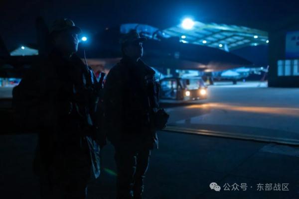 战机轰鸣！空军航空兵某旅开展夜间实战化训练