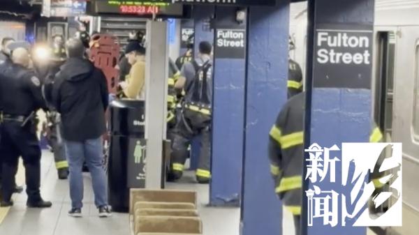 纽约地铁站突发！女子被男友推下站台遭列车撞击...