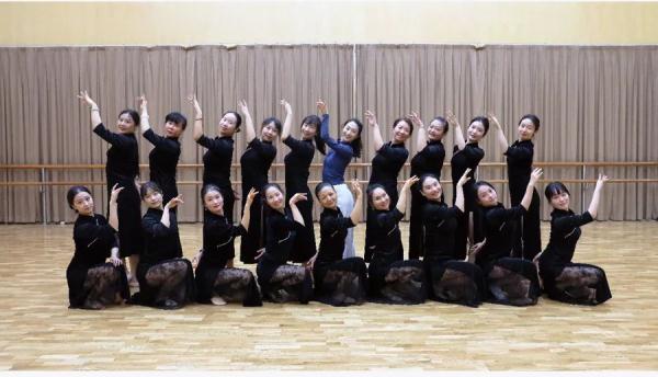 上海人专门定闹钟，峰时73万人在线！最快4秒就抢光...网友：还能捡漏吗？解答→