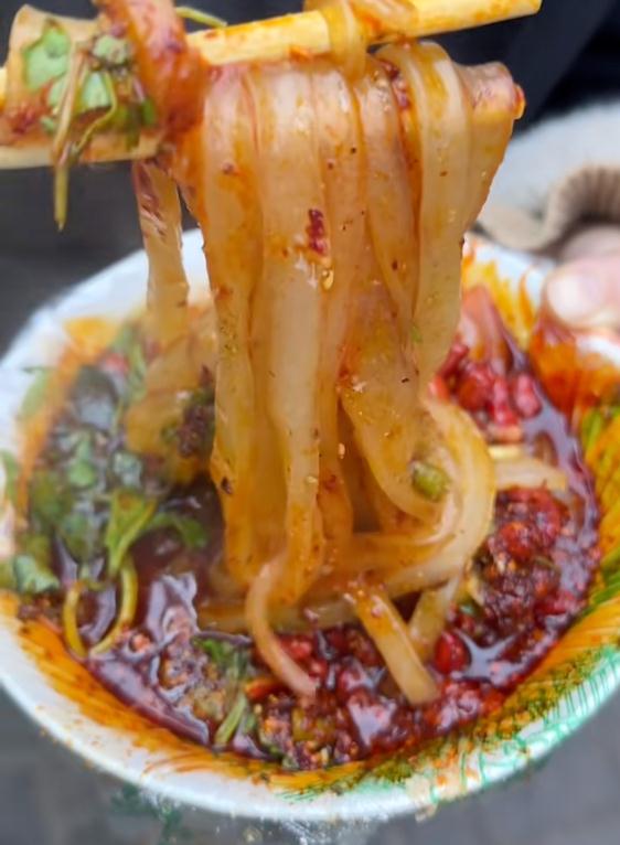 馋翻全网！甘肃麻辣烫火出圈，湖南人：还好我们有益阳麻辣烫