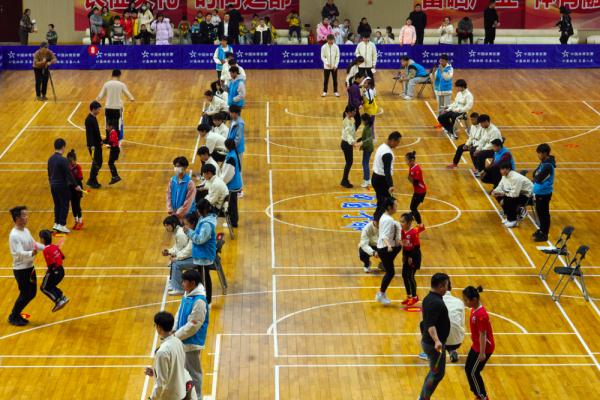 全国青少年家庭健康跳绳大赛在江西于都举行