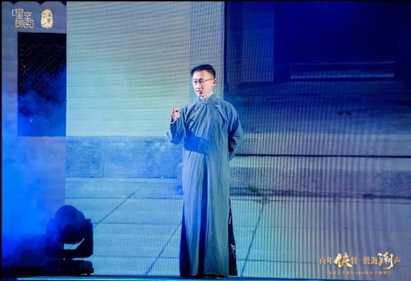 致敬中国武侠传奇！金庸百年诞辰主题晚会昨晚在海宁举行