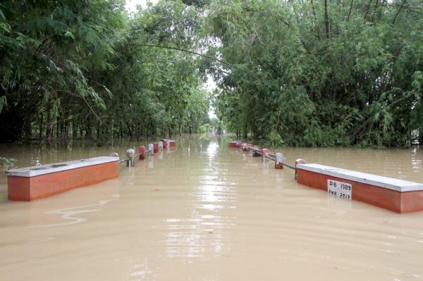 印度尼西亚中爪哇省：洪水来袭