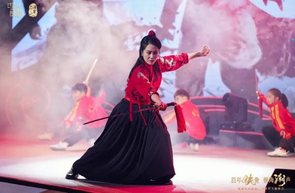 致敬中国武侠传奇！金庸百年诞辰主题晚会昨晚在海宁举行