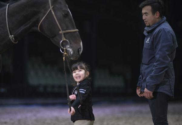 汗血马背上的萌宝骑手 汗血马背上的萌宝骑手