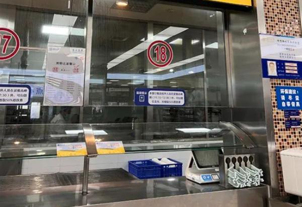 复旦大学开放食堂，一家四口都来了，菜价感人，注意：这个时段不能吃