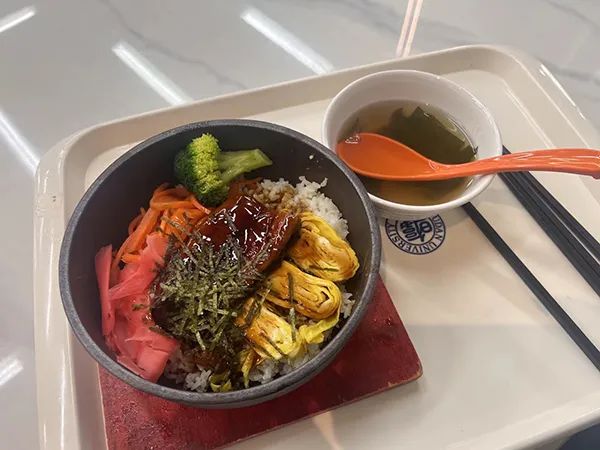复旦食堂对外开放，干饭人冲了！