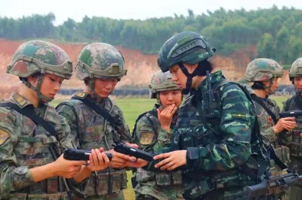 曾被三军仪仗队、海军陆战队选中的她,如今成了“神枪手”! 曾被三军仪仗队、海军陆战队选中的她,如今成了“神枪手”!