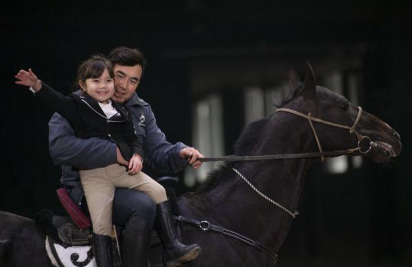 汗血马背上的萌宝骑手 汗血马背上的萌宝骑手