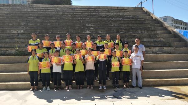 10万元重奖 这位乡村教师全捐了