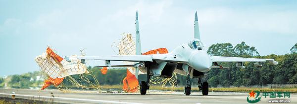 海军航空兵某旅开展空空导弹实射训练 海军航空兵某旅开展空空导弹实射训练