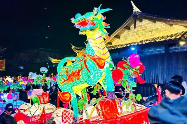 龙岩连城：二月二游南宋灯笼 古村古韵喜闹春田