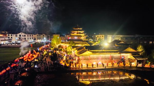 龙岩连城：二月二游南宋灯笼 古村古韵喜闹春田