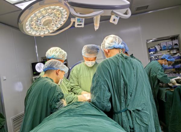 “钢针都难以穿过，电钻钻到骨头冒烟！”这种病，发病率约为百万分之一