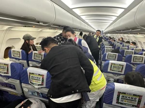 万米高空,紧急备降! 万米高空,紧急备降!