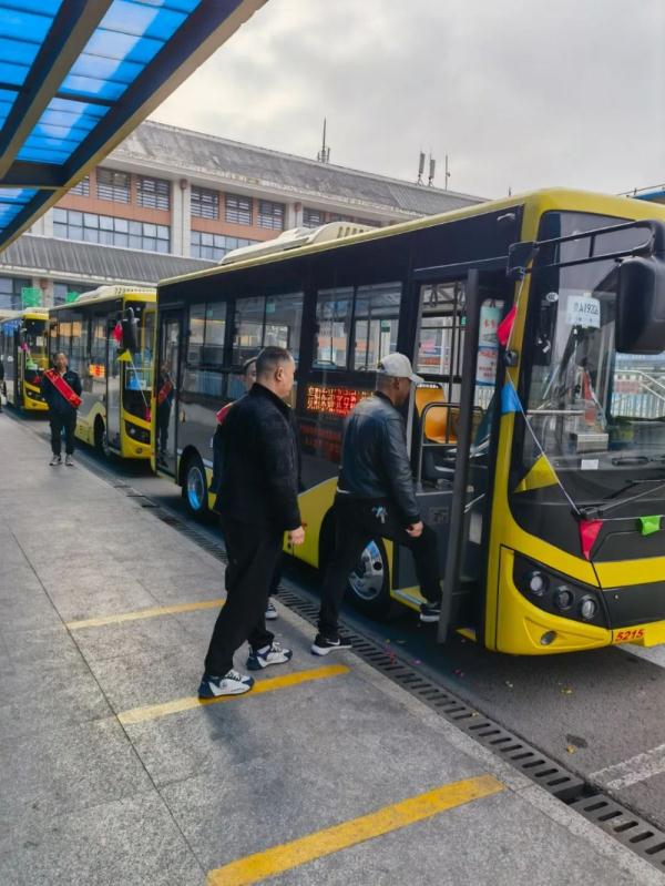 方便！贵阳东站至轨道北京路站市区快速直达线路开通