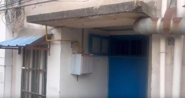 超过十年!楼道厨房成“钉子户”,烧饭重要还是安全重要? 超过十年!楼道厨房成“钉子户”,烧饭重要还是安全重要?