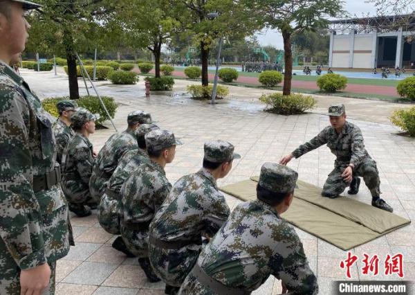 与迷彩军营的三年之约:他们二次入伍 与迷彩军营的三年之约:他们二次入伍