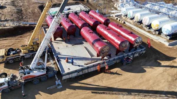 南极中山站“脸谱”油罐搬新家