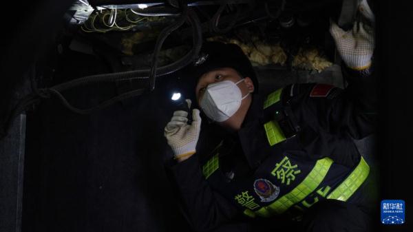 边检保障助力吉木乃口岸高效通关 边检保障助力吉木乃口岸高效通关