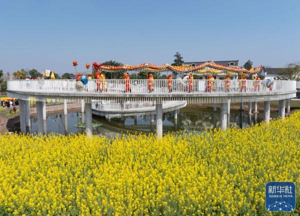 当日,四川省泸县在全国重点文物保护单位——屈氏庄园前举行了四川