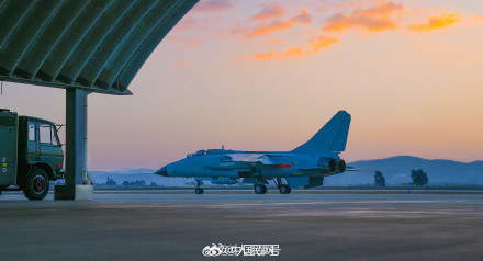 收藏!空军战鹰与朝霞共舞壁纸 收藏!空军战鹰与朝霞共舞壁纸