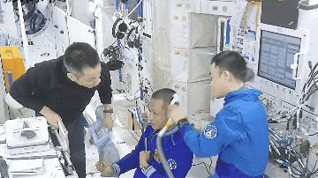 龙抬头！航天员“太空理发”有妙招