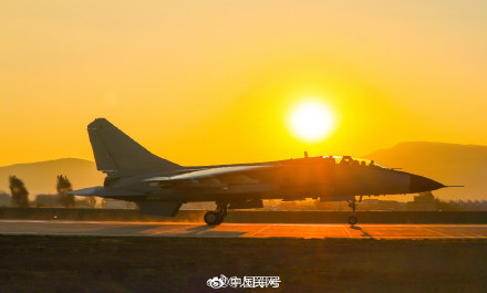 收藏!空军战鹰与朝霞共舞壁纸 收藏!空军战鹰与朝霞共舞壁纸