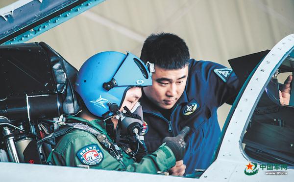 海军航空兵某旅开展空空导弹实射训练 海军航空兵某旅开展空空导弹实射训练