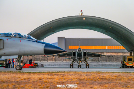 收藏!空军战鹰与朝霞共舞壁纸 收藏!空军战鹰与朝霞共舞壁纸
