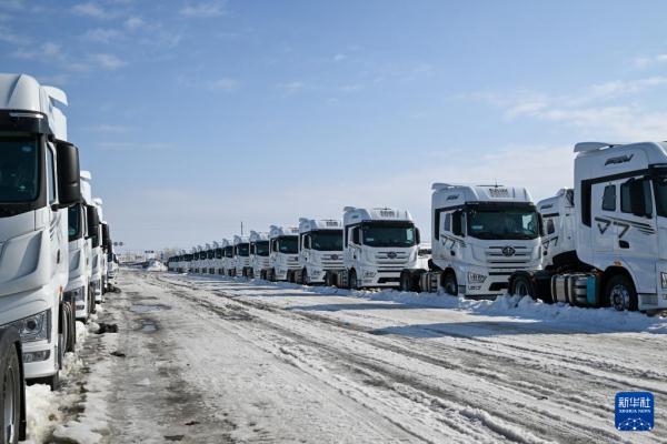 边检保障助力吉木乃口岸高效通关 边检保障助力吉木乃口岸高效通关