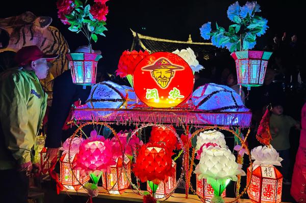 龙岩连城：二月二游南宋灯笼 古村古韵喜闹春田