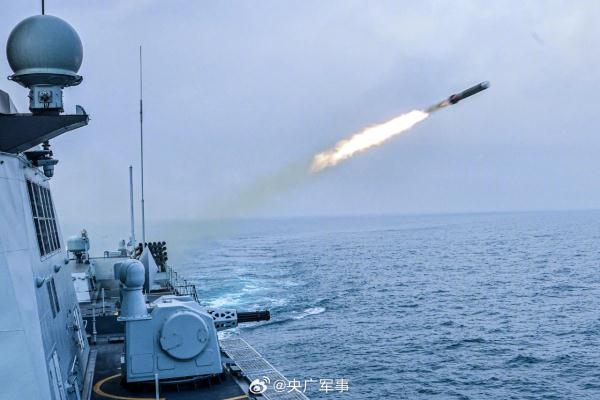 海军舰艇编队对岸应用射击训练